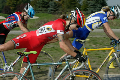 Ballet of Cross. The lead group of three Rachel Lloyd, Gina Hall and Jeanette Nussbaum).Cross Crusade.October 19, 2002. Portland International Raceway — AbbiOrca cycling race photography