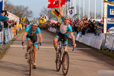 Bart Wellens (BEL) wins ahead of Mario De Clercq  (BEL). 2004 UIC Cyclo-Cross World Championship — AbbiOrca cycling race photography