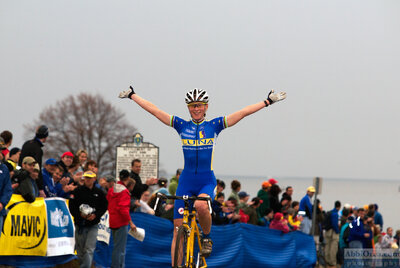 Alison Dunlap (Luna) wins in Gloucester, MA. Cyclocross 2003 — AbbiOrca cycling race photography